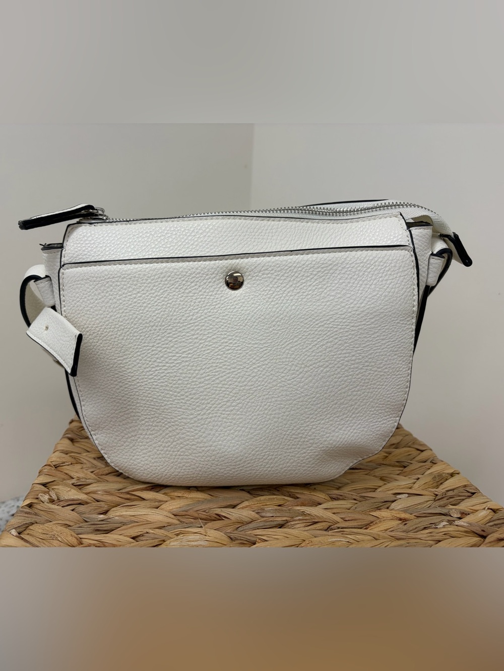 ALFRED SUNG White Pebbled Crossbody with Black Edge Trim